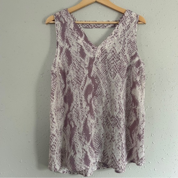 Maurices Tops - 🦋 Maurices Purple White Snakeskin Sleeveless Blouse Medium Casual